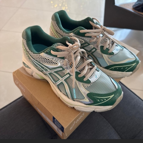Asics 2160 Above The Clouds Green and White Running Shoes - Picture 1 of 4
